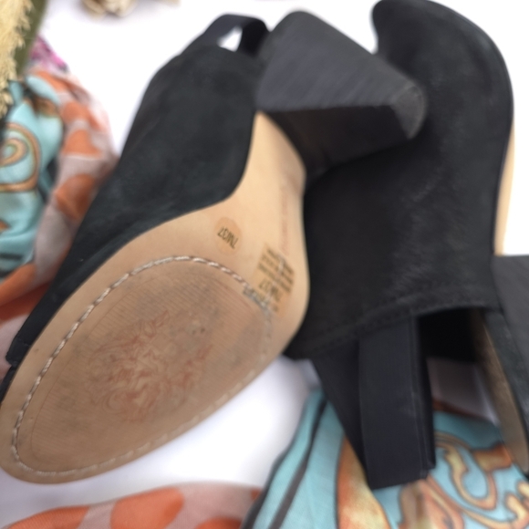 Vince Camuto Black Peep-Toe Ankle Boots Size 7 - Picture 4 of 10